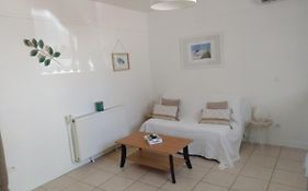 Studio neuf climatisé proche d'Agde